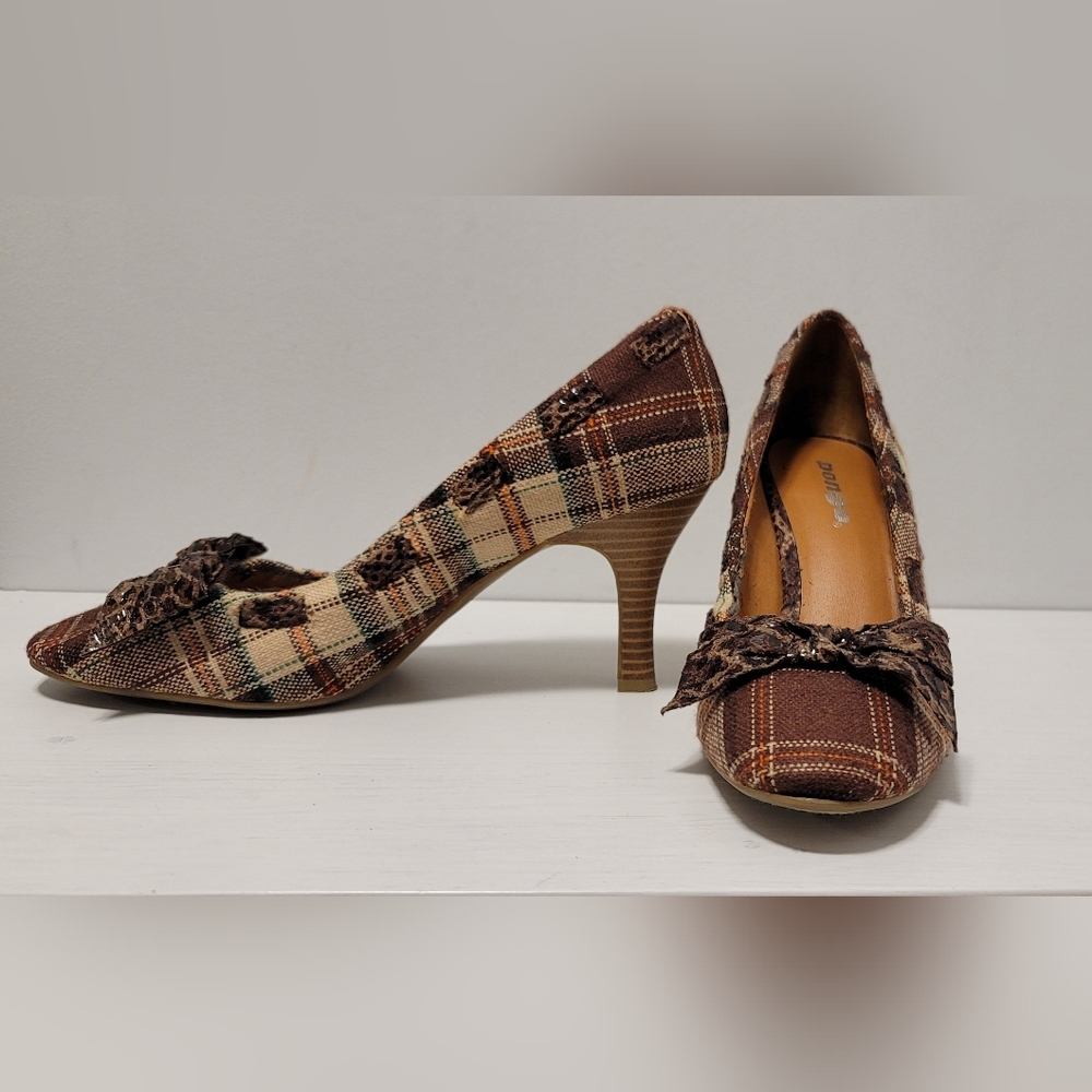 Bongo Plaid Pumps, Size 7.5